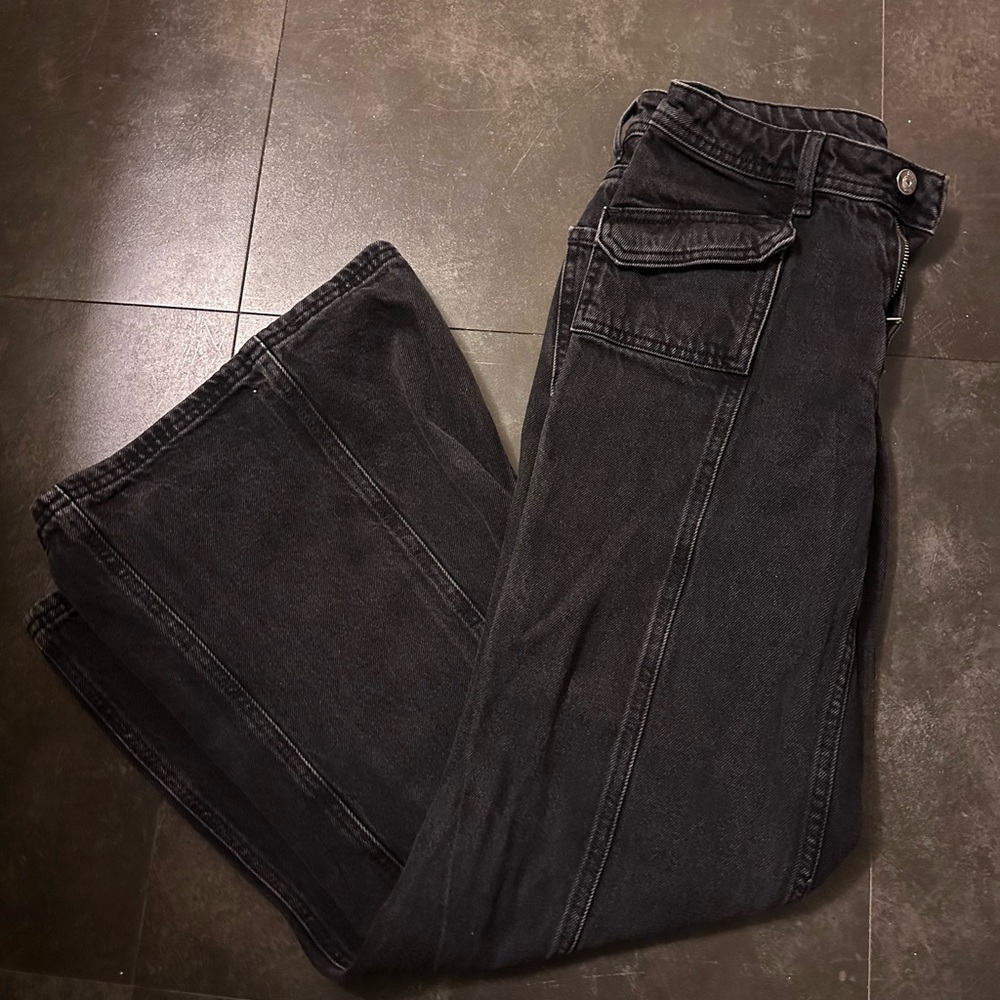 H&M Women's Black Flare Jeans with Cute Pocket Detail!!